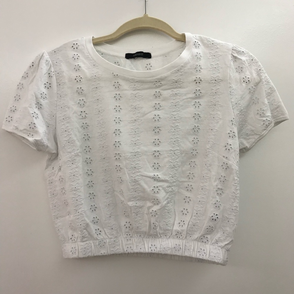 broderie anglais crop top, perfect for spring!